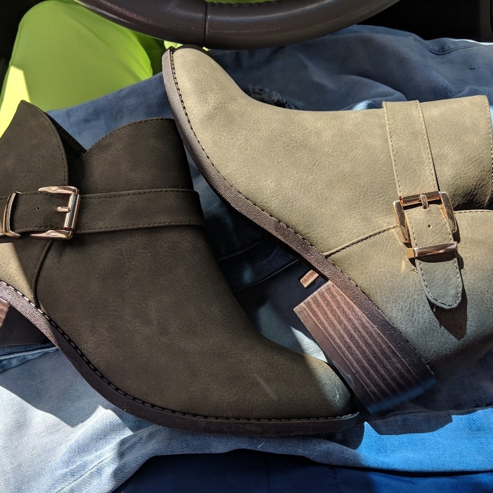 Booties! Olive green 😻